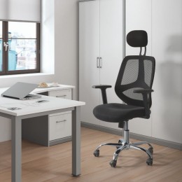 Silla de oficina y escritorio Solu. Color negro, ergonómica, cómoda y muy barata. Transpirable. Mobelcenter.