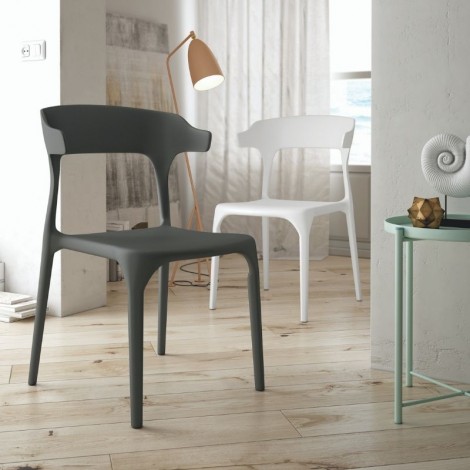 Silla exterior apilable Pisa color grafito, arena o blanco, ergonómica y cómoda, interior y exterior. Mobelcenter
