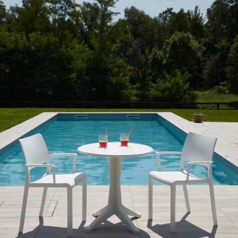 Silla fija apilable Tramontana con brazos color blanco o negro, cómoda, interior y exterior. Pack 4 unidades Mobelcenter