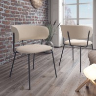 Silla Quebec para salón o comedor en color lamb con patas de metal negras